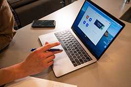 集泰股份营收连降两年后一季度陷入亏损 正大力开拓新能源汽车、光伏等领域